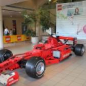 Ces grands malades ont construit une F1 en Lego taille réelle!